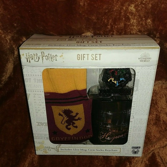 Harry Potter Gift Set Mug Crew Socks Keychain NEW
